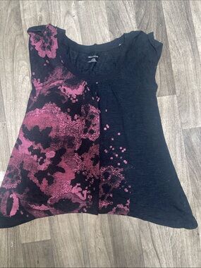 DKNY Black and Pink Short Sleeve Graphic Tee